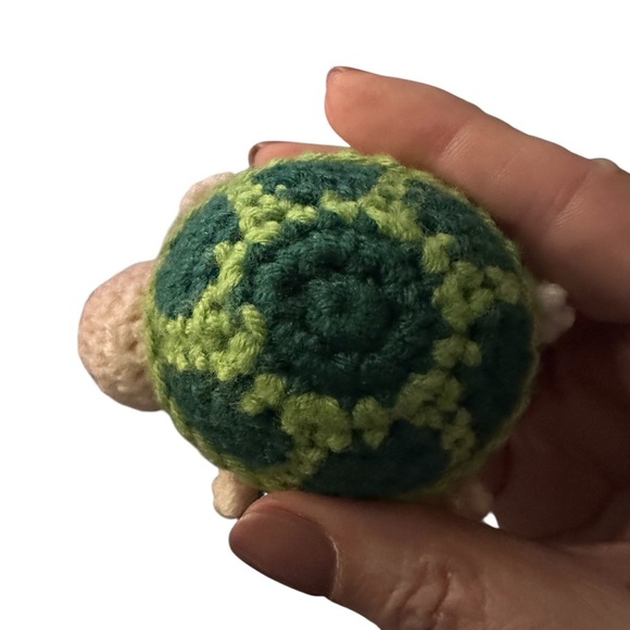 Handmade Crochet Emotional Support Turtle w/ “You’re Turtle-y Awesome” Card NEW - Picture 4 of 13